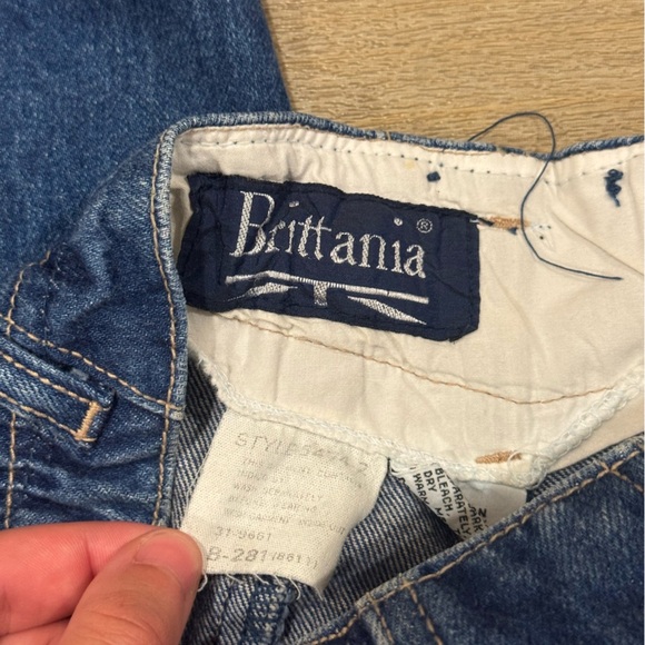 Vintage Brittania High-Waist “Mom” Jeans - Picture 3 of 5